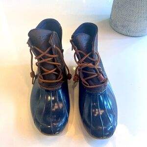 Women’s size 8 Sperry waterproof boots like new condition